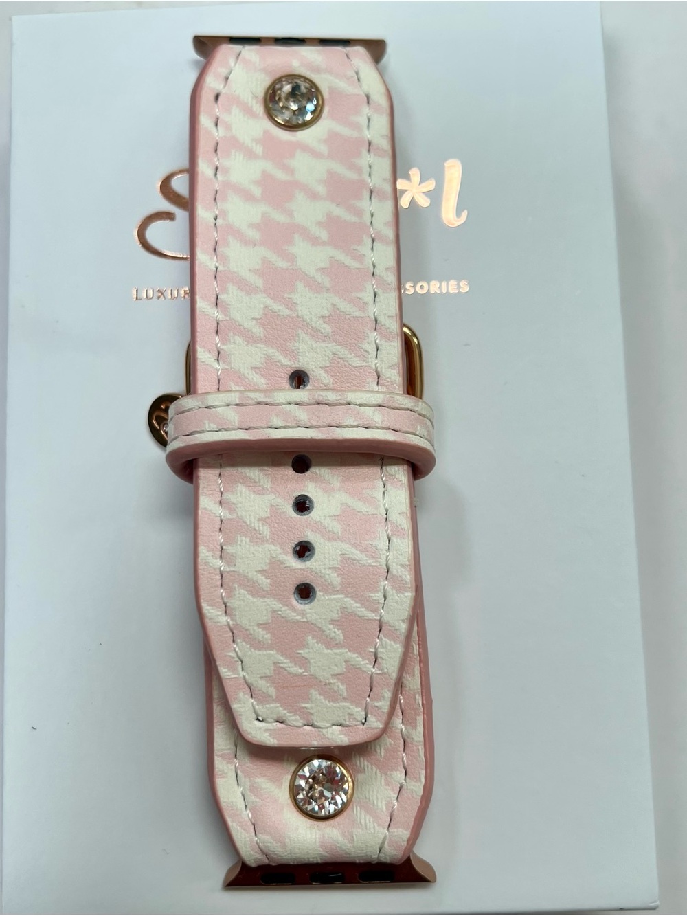 Spark*l band for Apple Watch
Luxe leather
Small apple adapters
Size 2
